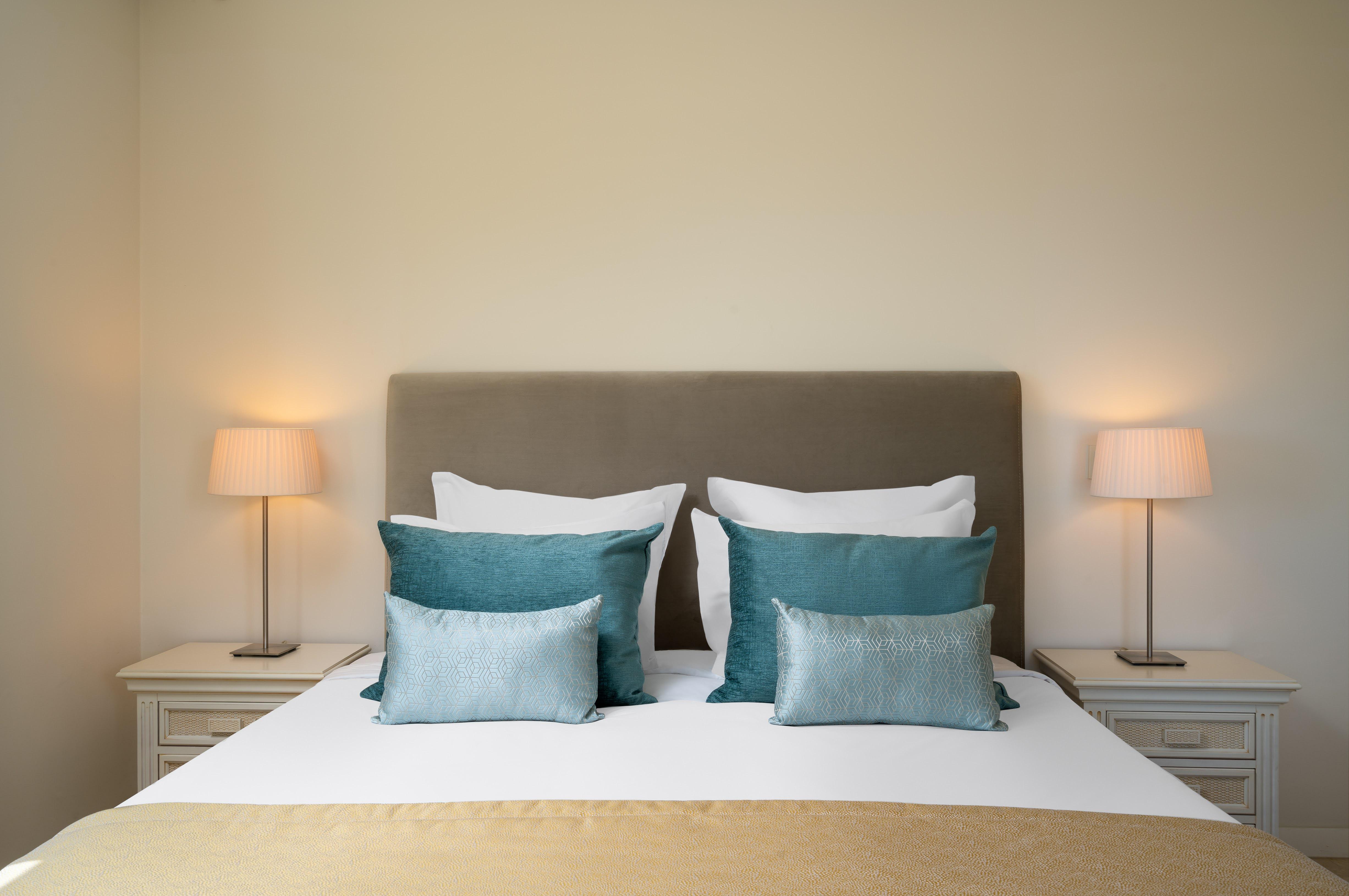 Monte Santo Resort Carvoeiro  Luaran gambar A bed with cushions