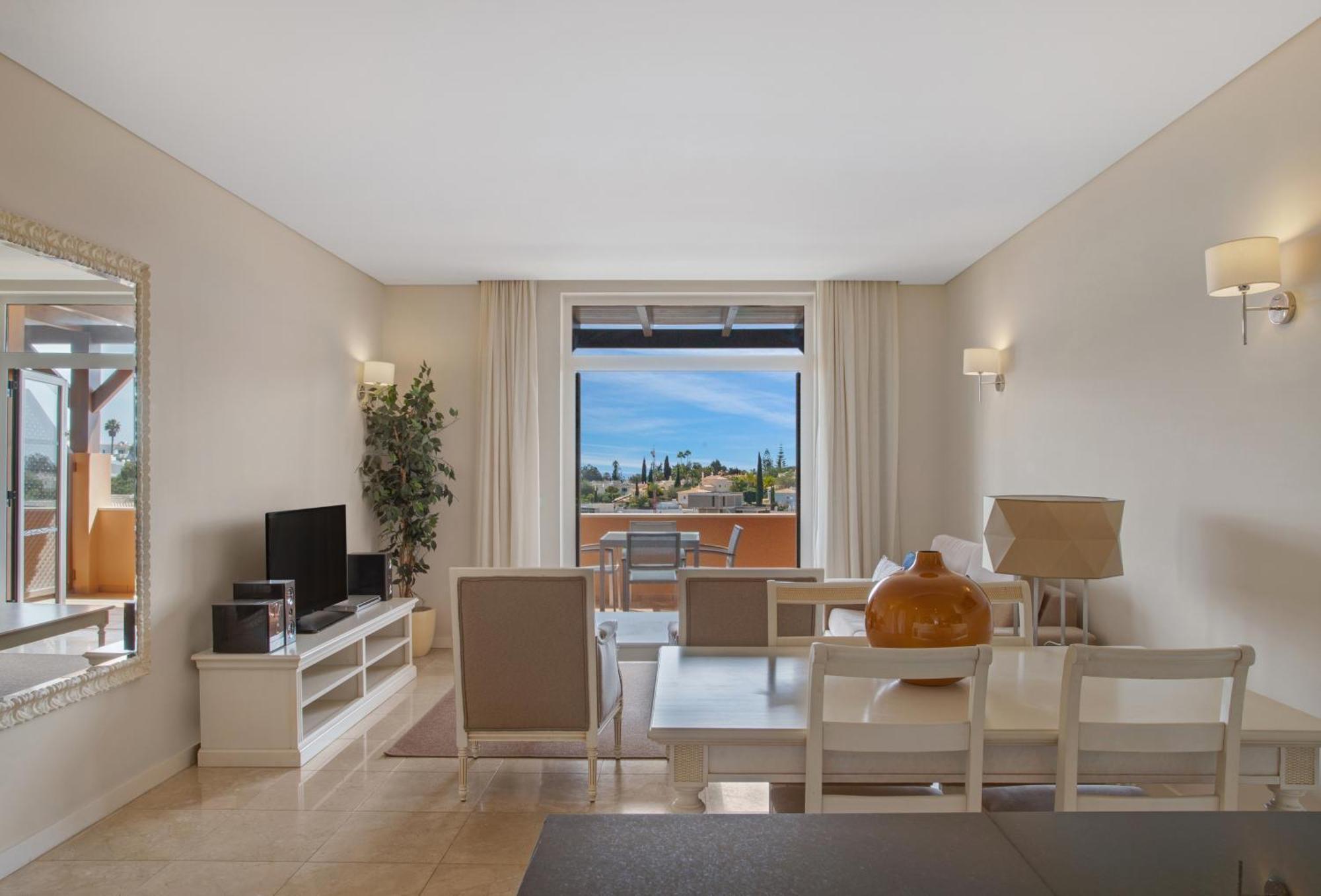 Monte Santo Resort Carvoeiro  Luaran gambar A staged living room