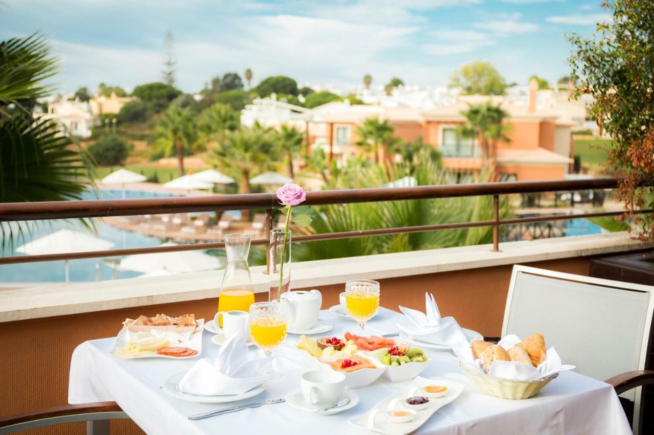 Monte Santo Resort Carvoeiro  Luaran gambar A breakfast table at a hotel